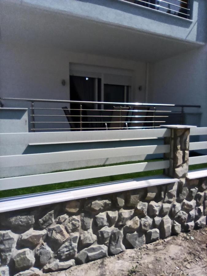 Villa Steps To The Sea Néa Péramos Exterior foto